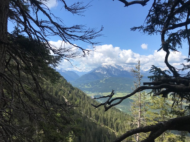 Ausblick-2-Seinskopf-Karwendel-Bergtour-rebeccaontheroof
