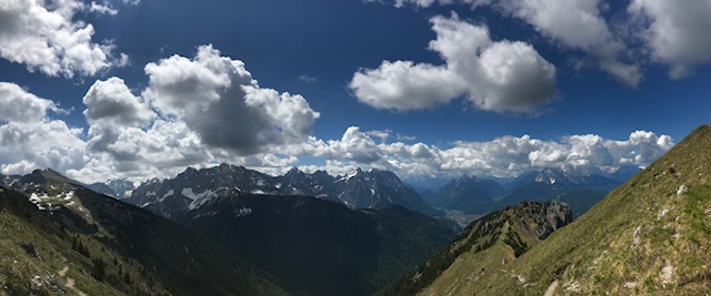 Ausblick-3-Seinskopf-Karwendel-Bergtour-rebeccaontheroof