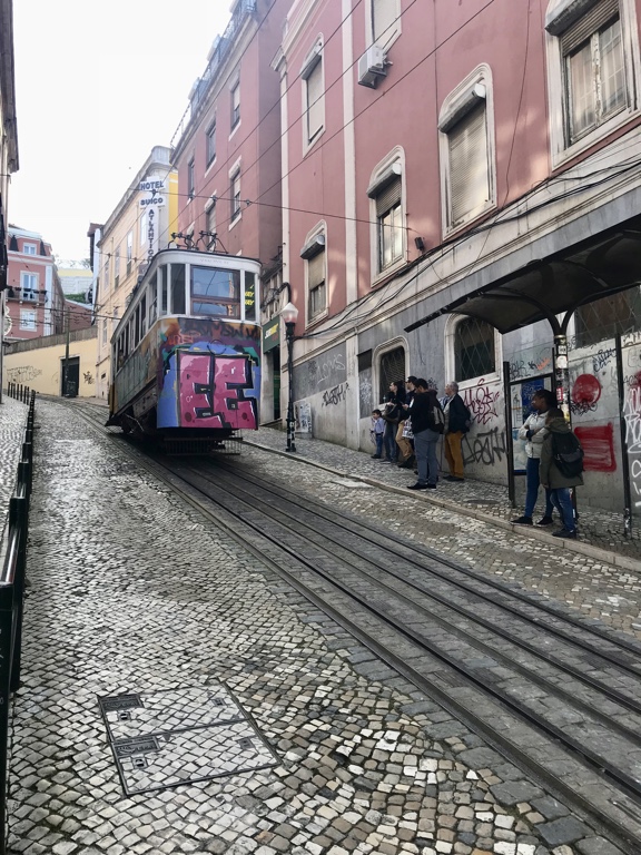 Lissabon-Lisbon-Portugal-Straßenbahn-2